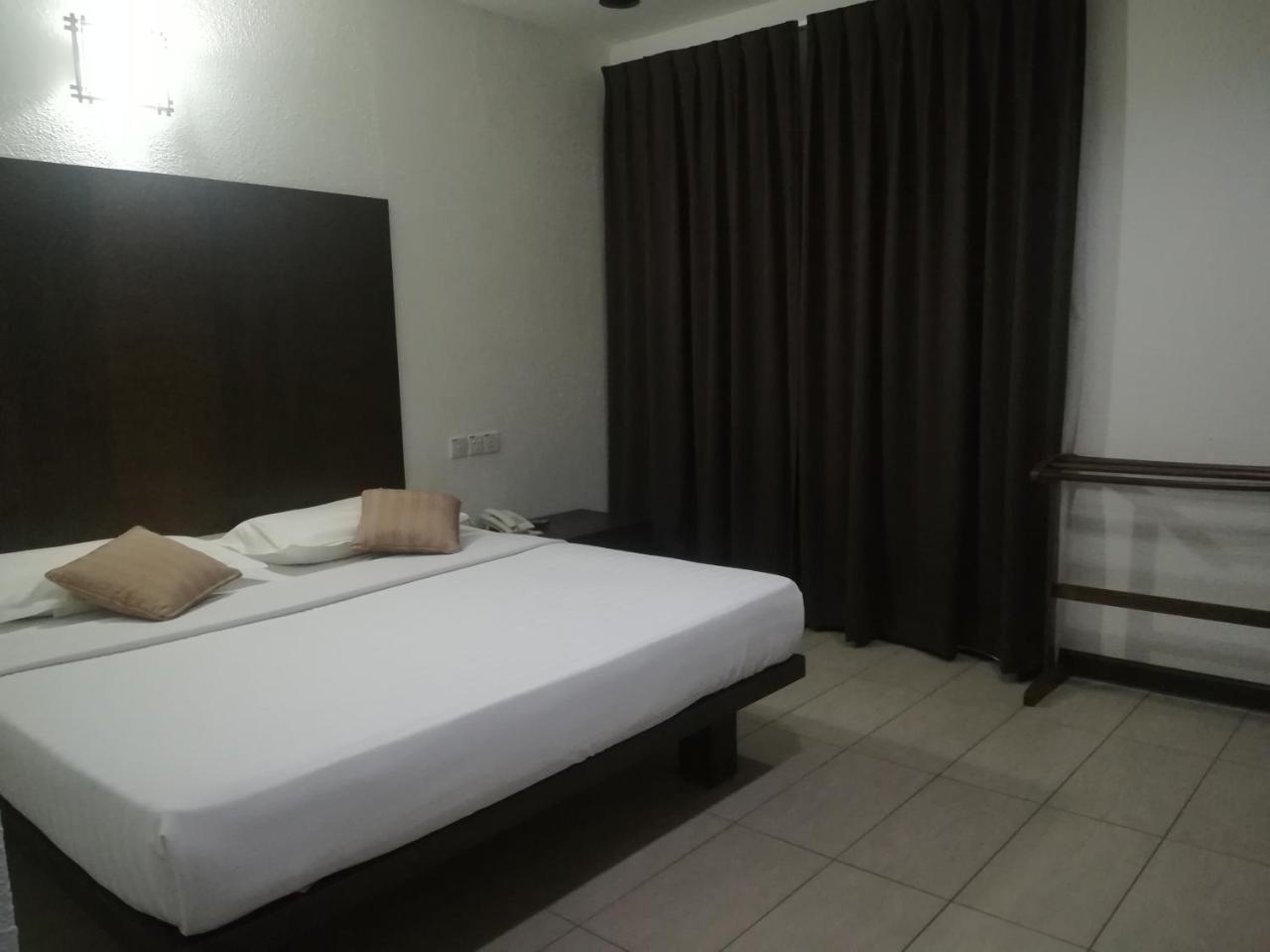 Crystal Lodge Кота-Бару Экстерьер фото